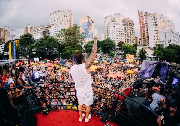 Banda Eva estreia com Bloco Beleza Rara em Belo Horizonte