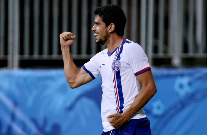 Lembra dele? Ex-atacante do Bahia volta a jogar após grave lesão no joelho