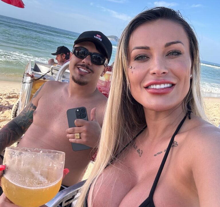 Andressa Urach presenteia marido com colar feito de sangue menstrual