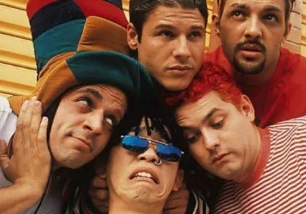 Jaqueta de vocalista do Mamonas Assassinas é encontrada preservada três décadas após enterro