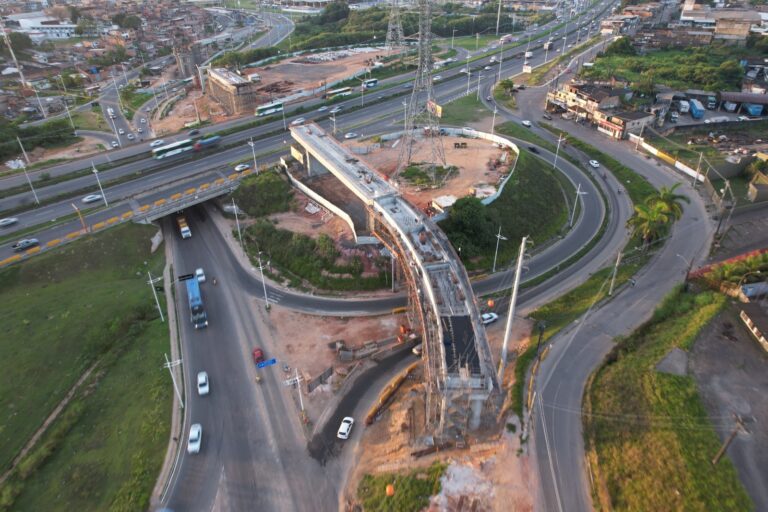 VLT altera tráfego na BR-324 para lançamento de vigas