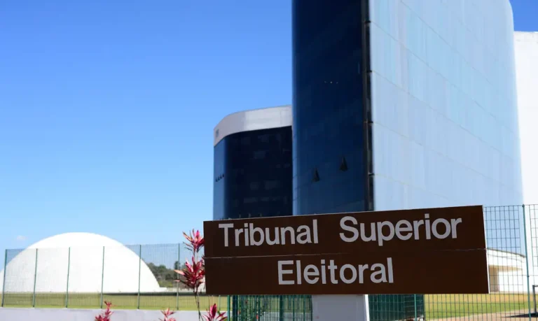 PT, PV e PCdoB acionam TSE contra Flávio Bolsonaro por fala sobre…