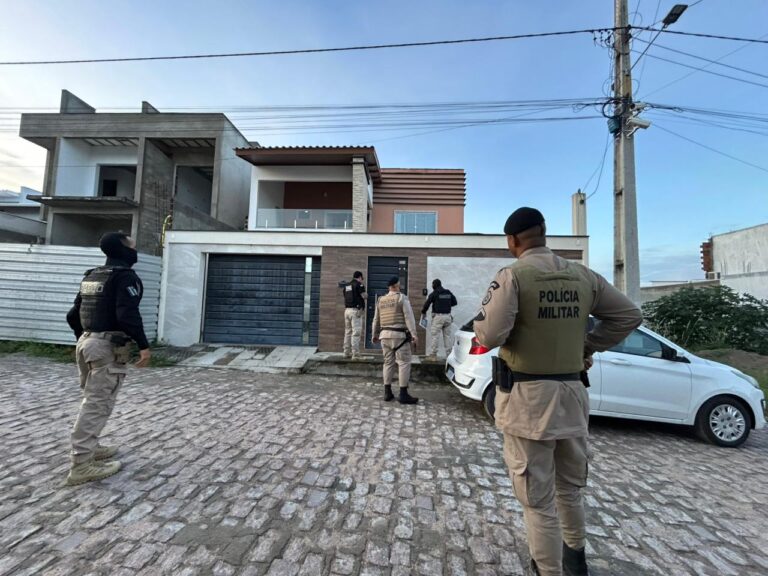 Quatro PMs são presos por suspeita de integrar organização criminosa
