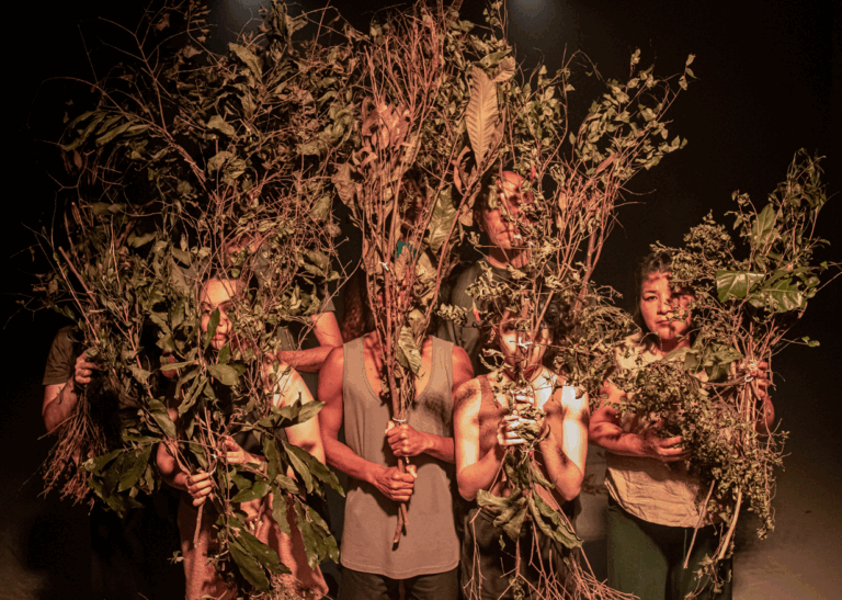 Espetáculo performático ‘Floresta’ ocupa o Teatro Gregório de Mattos…
