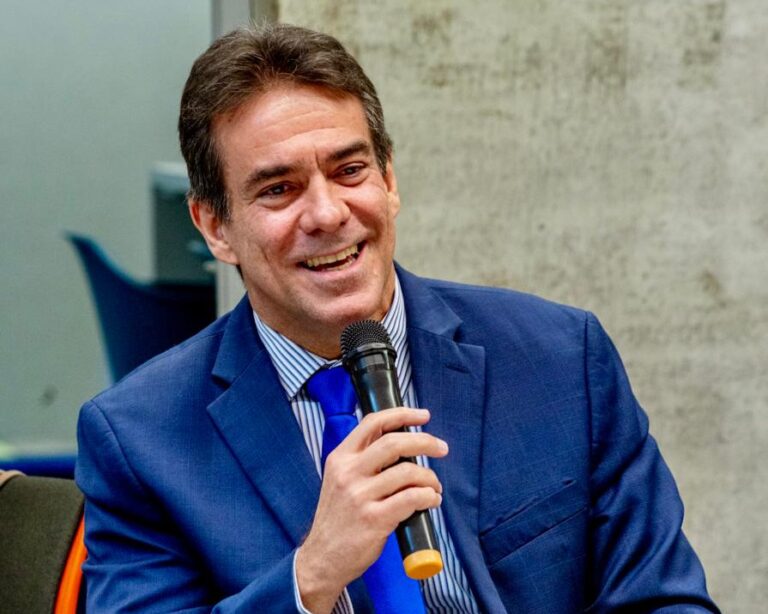 Juiz federal lança edições 2026 de obras sobre Direito Constitucional…