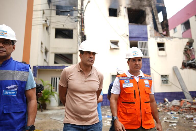 Prefeito vistoria prédio no Stiep após incêndio e promete assistência…