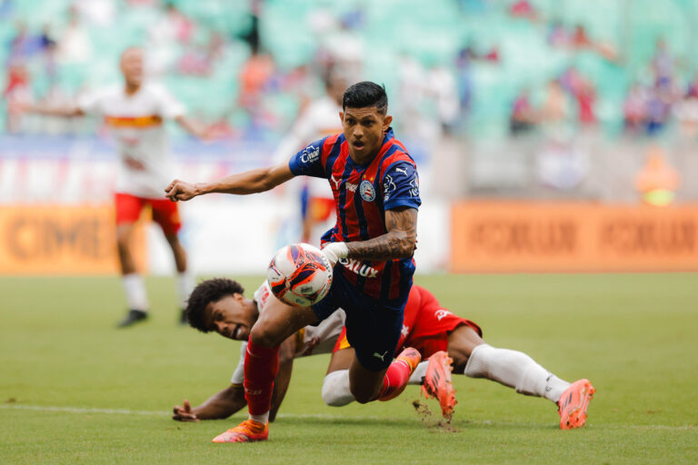 Com sustos, Bahia bate Juazeirense e confirma vaga na final do Baianão