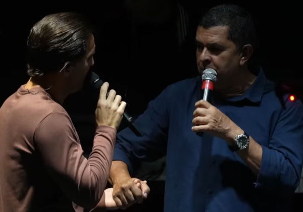 ‘Emenda Tayrone’: Deputado interrompe show na Bahia com sinais de embriaguez; assista