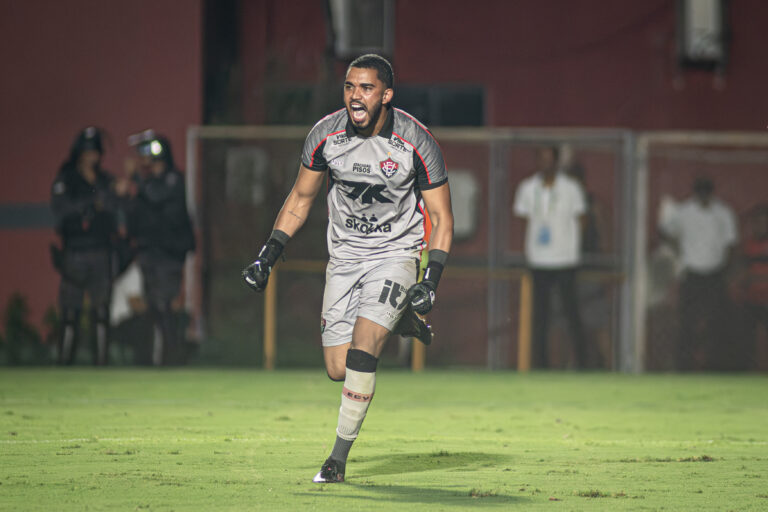 Lucas Arcanjo analisa classificação do Vitória e agradece elogio de…