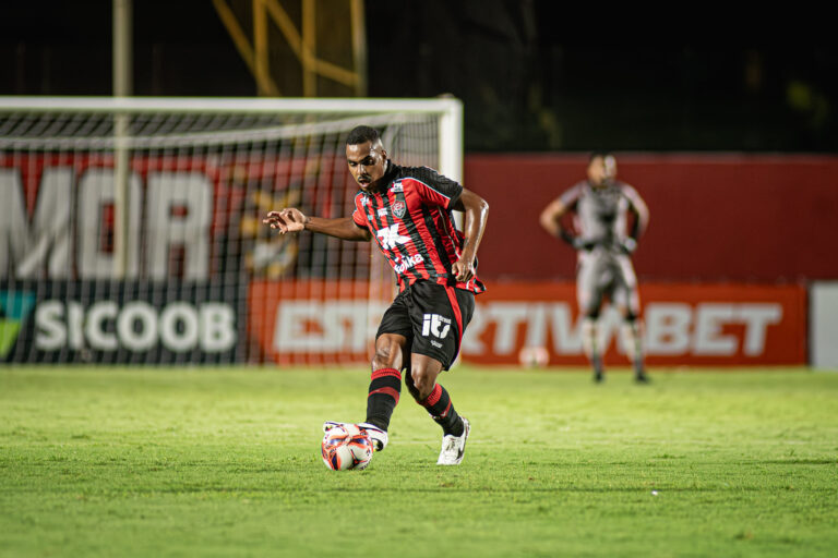Titular do Vitória tem fratura na costela e vira dúvida para final do…