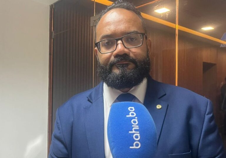 Deputado reage à fala de secretário e dispara:’É contra? Leve o…