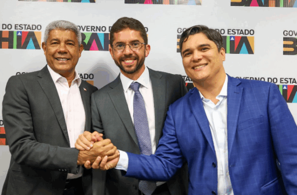 Prefeito ensaia adesão à base de Jerônimo Rodrigues