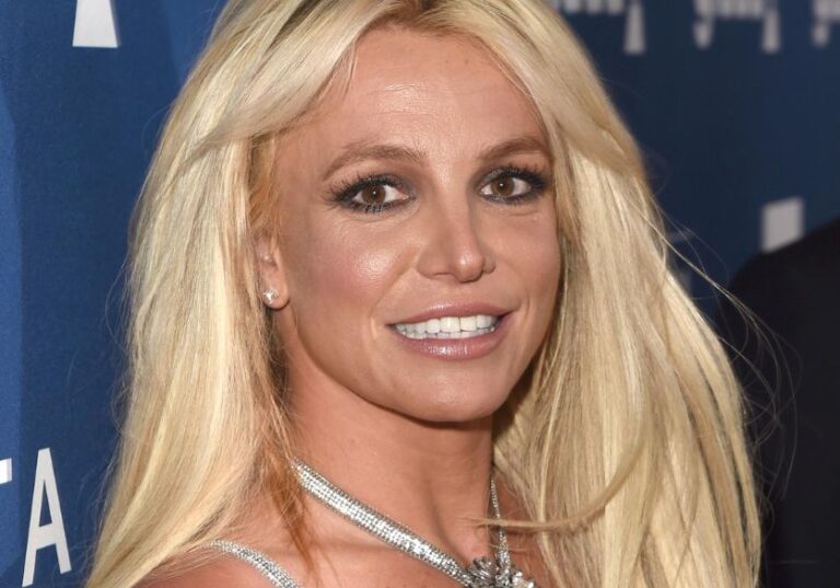 Britney Spears é levada a hospital após detenção; entenda o que…