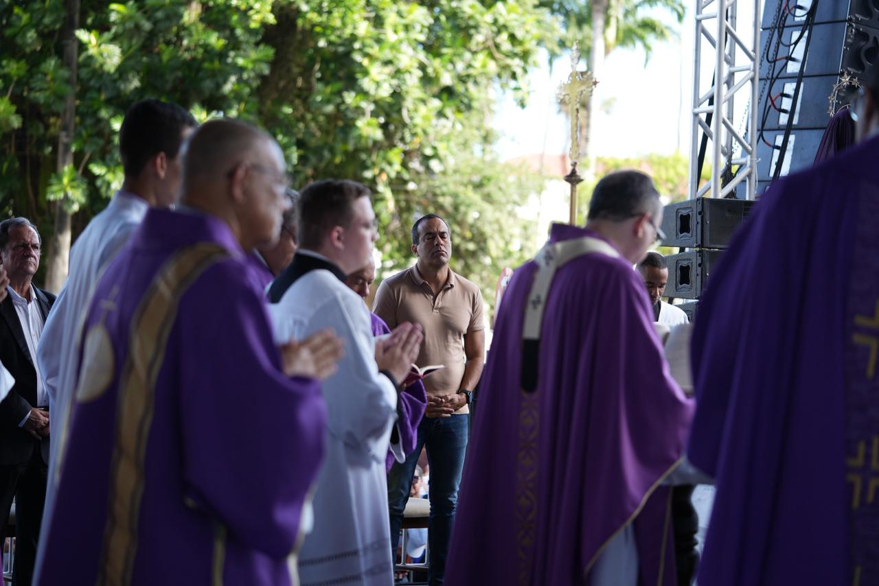 Bruno Reis participa da Caminhada Penitencial e homenageia mulheres no 8 de março