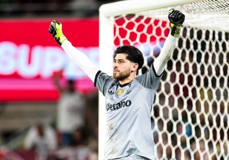 Herói nos pênaltis, Rossi dedica título do Flamengo a Filipe Luís