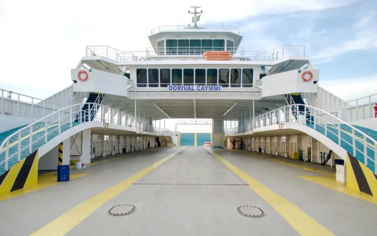 Quatro ferries operam nesta quarta com fluxo tranquilo de passageiros