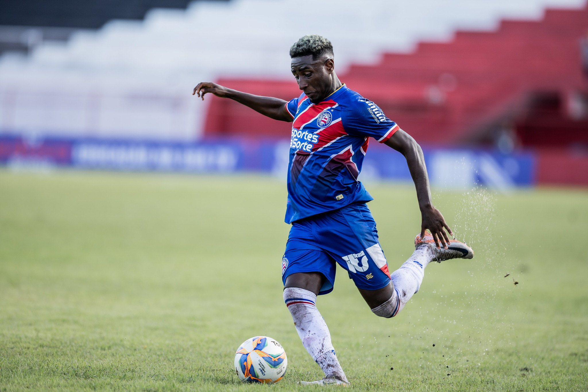 Ex-lateral do Bahia entra na mira de clube da Série A do Brasileiro