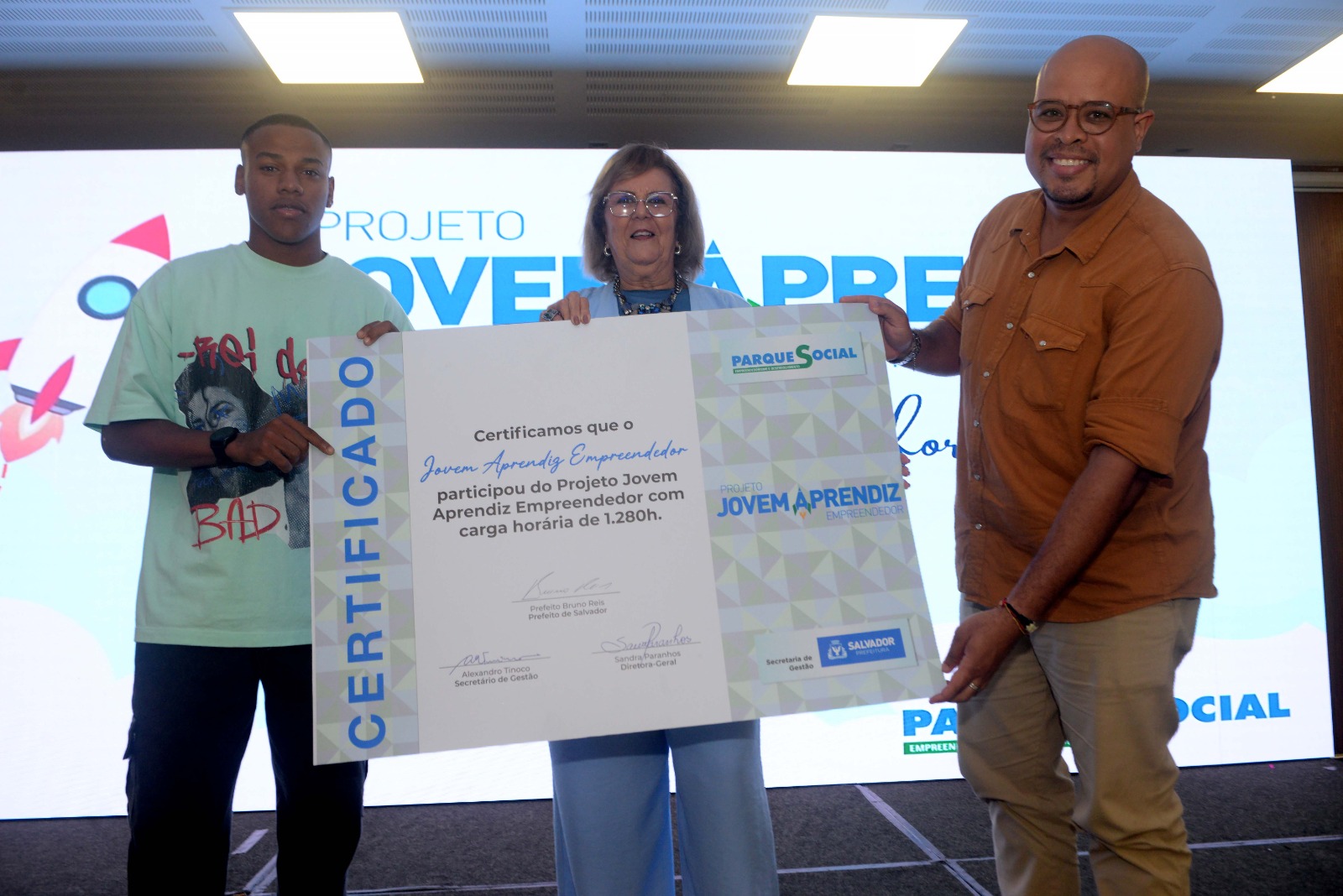 Prefeitura de Salvador certifica 500 jovens em programa de aprendizagem