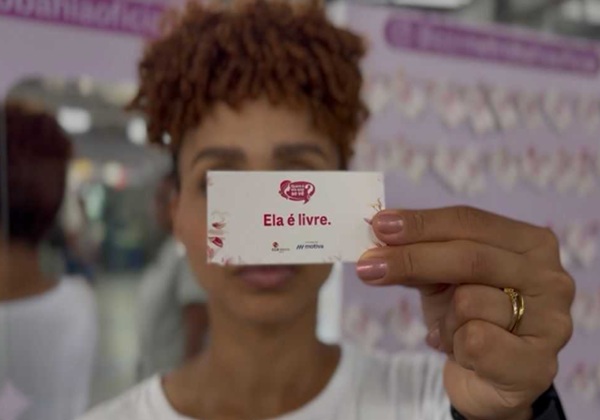 Ação do Metrô Bahia celebra autoestima feminina na Estação Acesso Norte