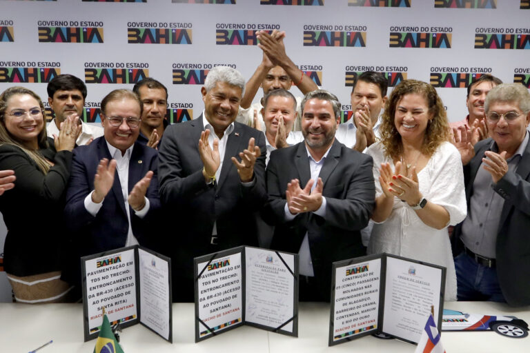 Jerônimo entrega veículos e autoriza R$ 1,5 milhão para obras em…