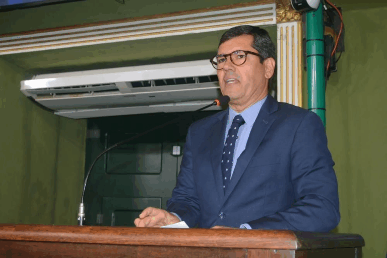 Tinoco critica leilão do antigo Centro de Convenções da Bahia