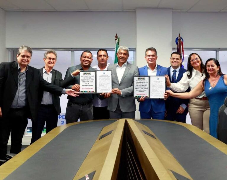 Jerônimo autoriza obras na BA-420 e entrega equipamentos para…