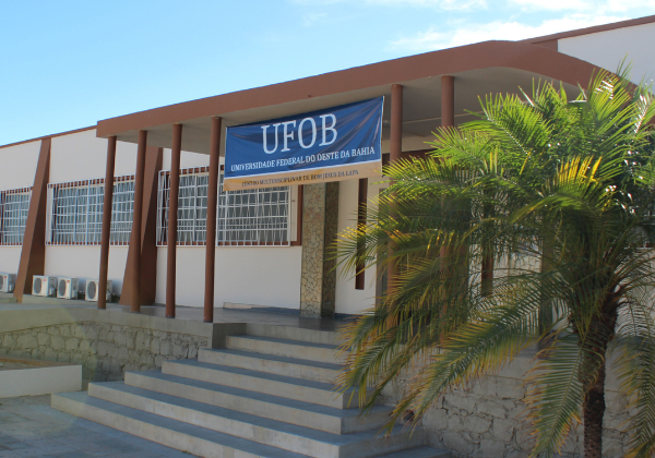 UFOB abre concurso para professores com salários de até R$ 14,4 mil; veja vagas