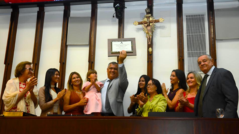 ALBA concede Título de Cidadão Baiano para Jeandro Laytynher Ribeiro