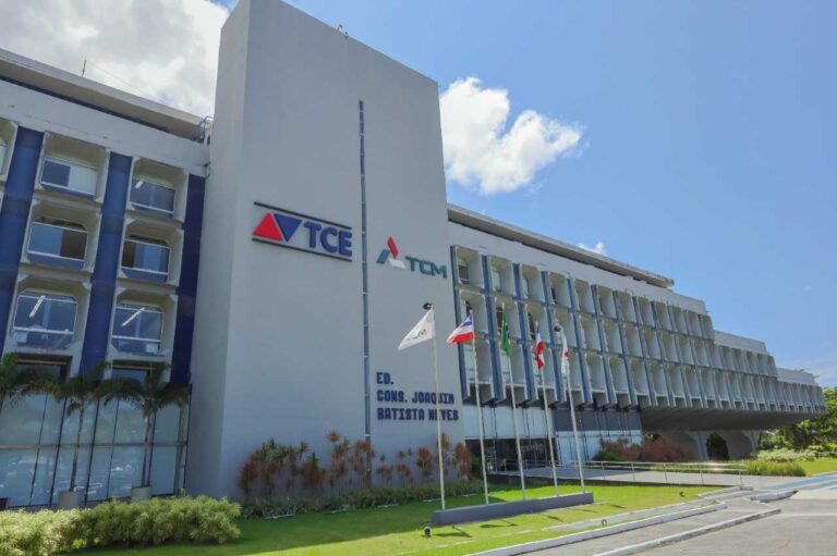 Justiça anula assembleia que dividiu sindicato de servidores do TCE e…