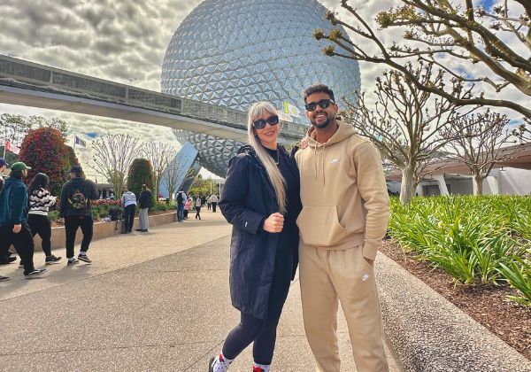 Lincoln Sena curte férias no exterior após maratona no Carnaval