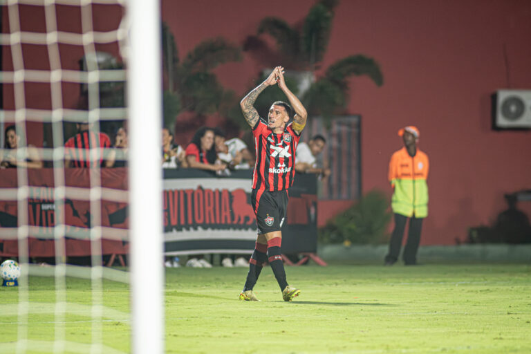 Mudança de postura? Baralhas diz que Vitória ‘entrou mais ligado’ em…