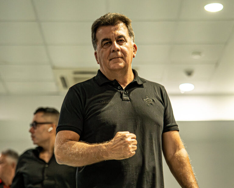 Vitória busca até três contratações para a janela de junho, diz Fábio…