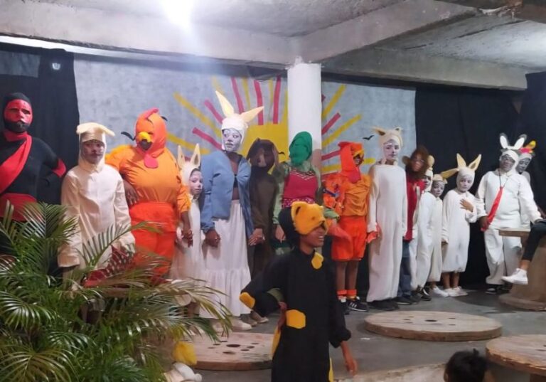 Espetáculo gratuito de Páscoa reúne gerações no subúrbio de Salvador…
