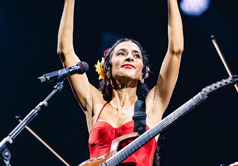 Marisa Monte desembarca em Salvador com a turnê ‘Phonica’ neste fim…