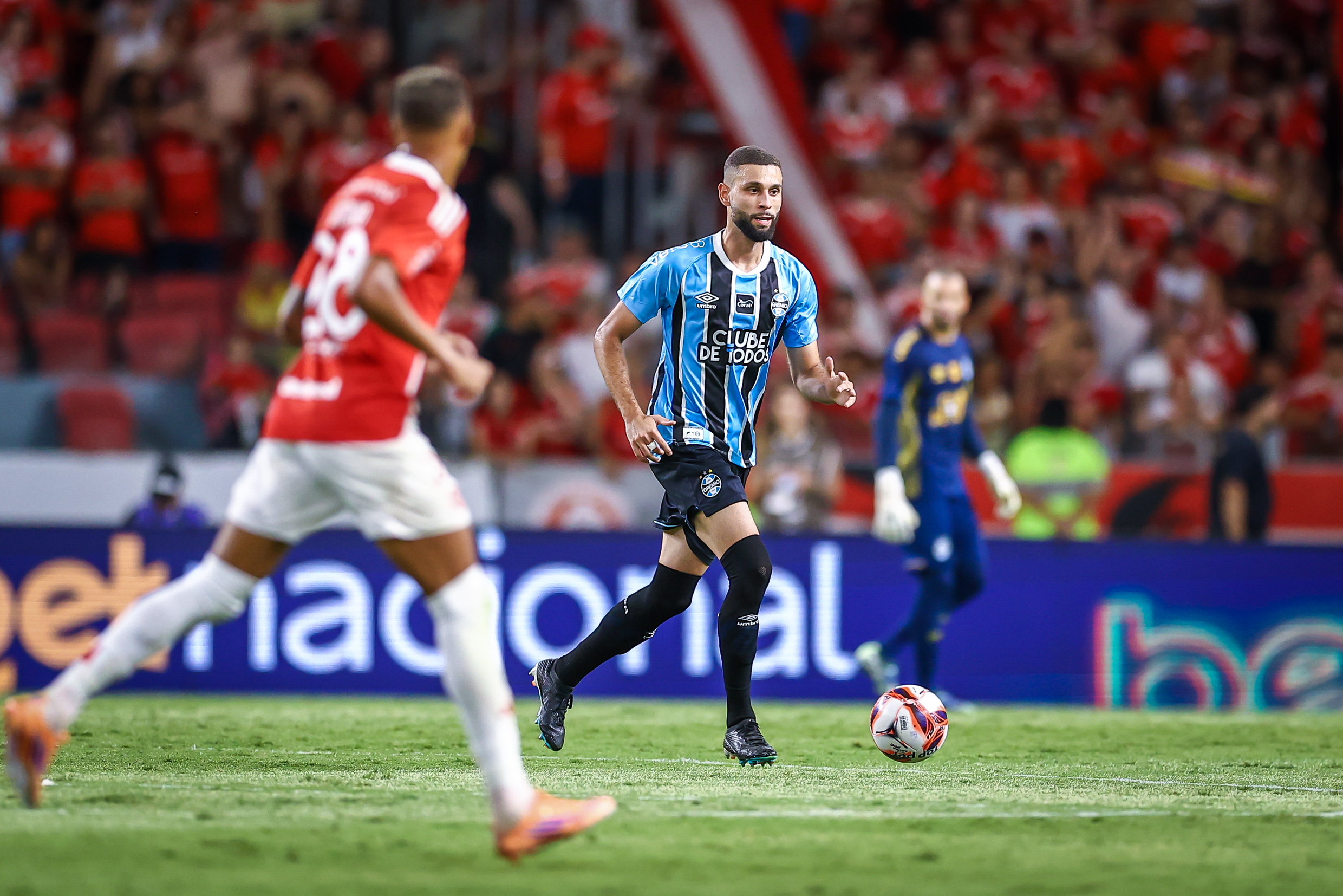 Grêmio barra retorno do zagueiro Wagner Leonardo ao Vitória