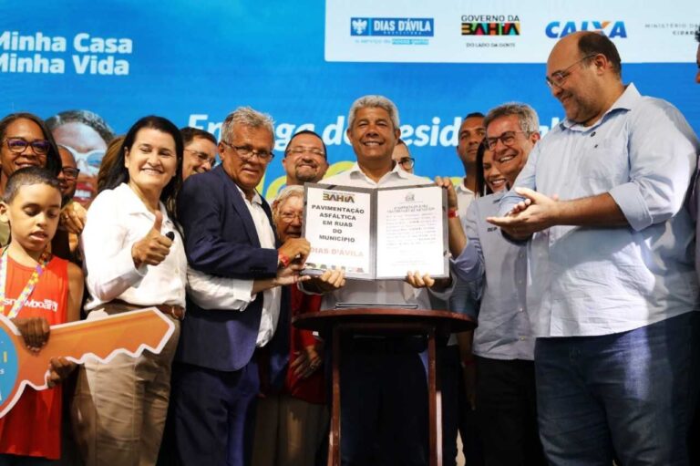 Governador participa da cerimônia de entrega do ‘Minha Casa Minha…