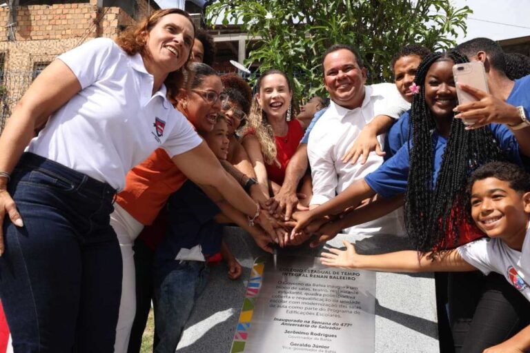 Governo inaugura dois colégios de tempo integral no bairro de…