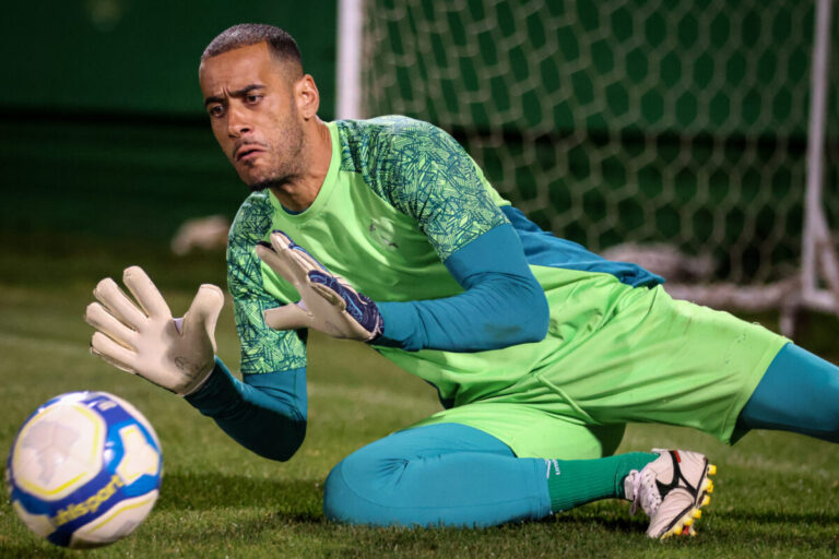 Bahia encaminha a contratação de goleiro da Série A