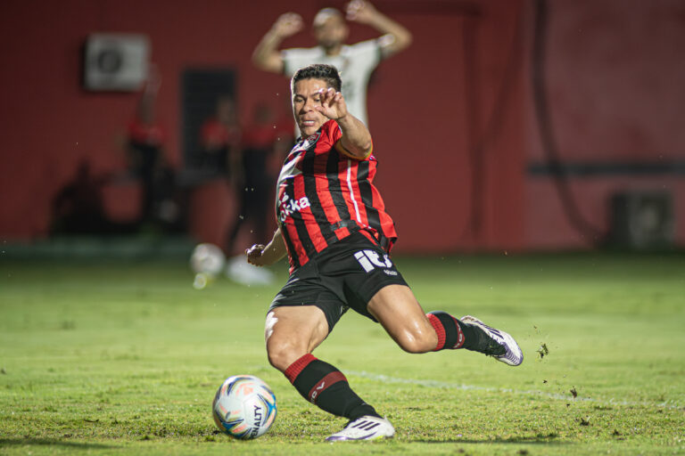 Osvaldo analisa derrota do Vitória em estreia: ‘Desatenção geral’