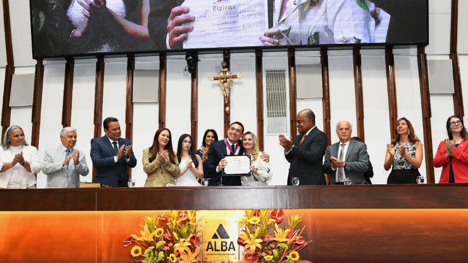 ALBA concede Comenda 2 de Julho para Leonardo Góes Silva