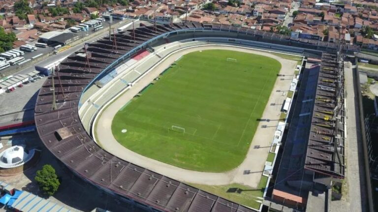 CRB x Vitória: onde assistir, prováveis escalações e arbitragem