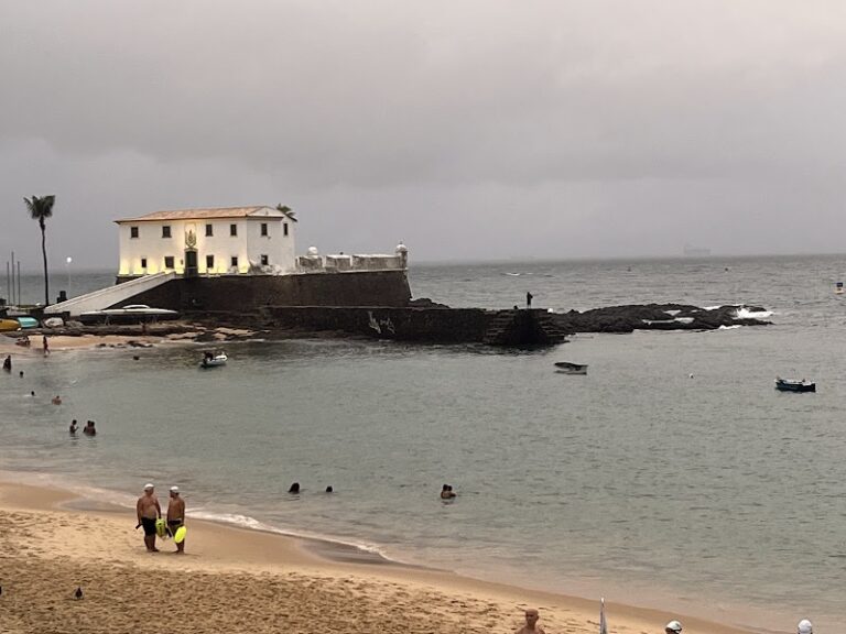 Salvador deve ter sol entre nuvens e chuva passageira no fim de…