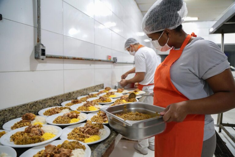 Restaurantes Populares terão almoço de Páscoa nesta quinta-feira (2)