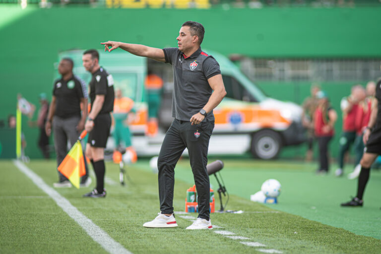 Jair Ventura valoriza ponto fora do Vitória e explica Matheuzinho no…