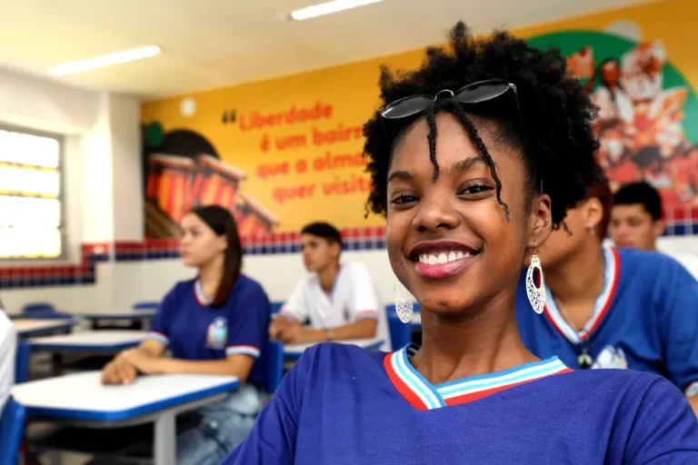 Abandono escolar na Bahia cai 50% após dois anos do Pé de Meia, diz…