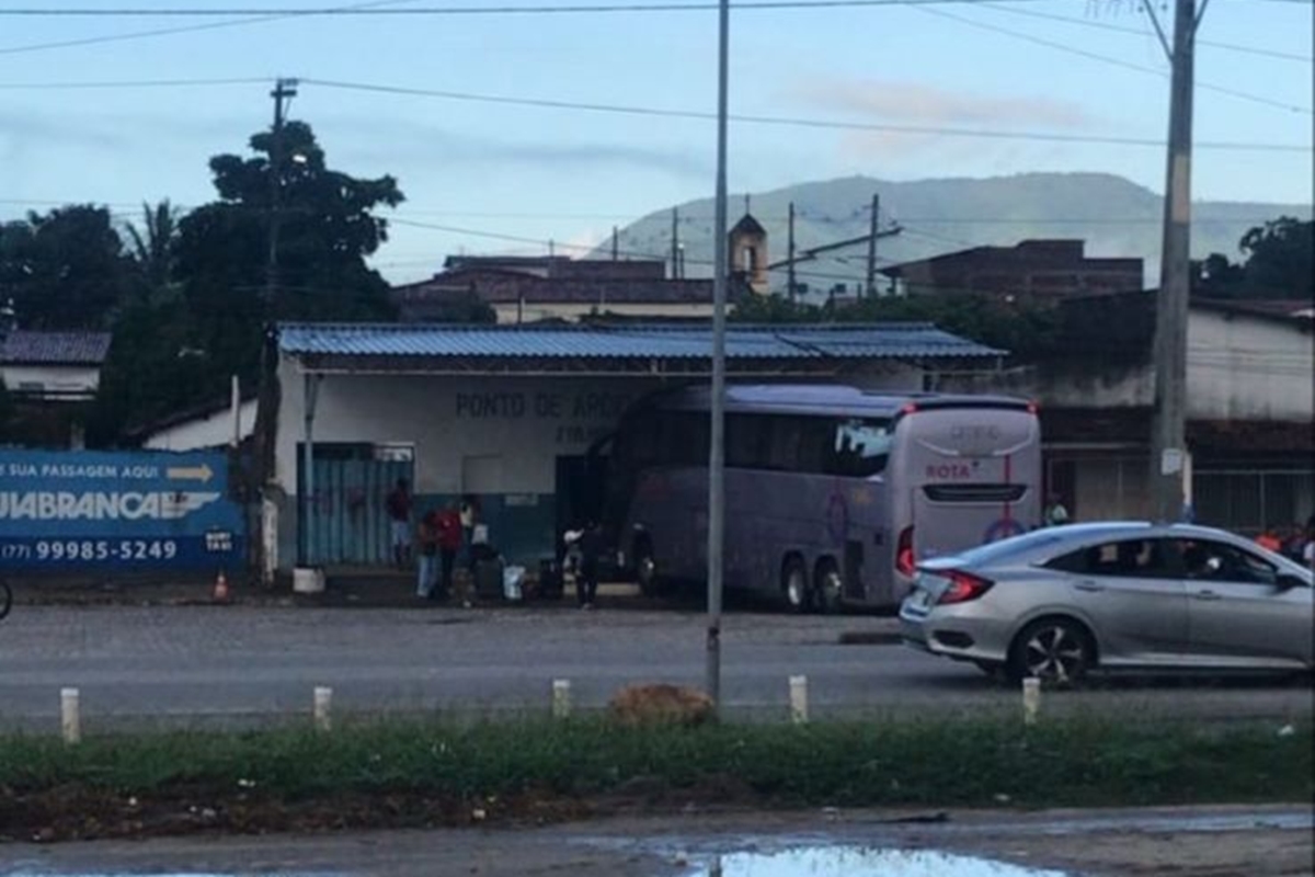 Acidente com ônibus na rodoviária de Itambé mata duas mulheres
