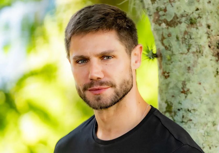 Ex-BBB Jonas Sulzbach se envolve em acidente de carro; saiba detalhes