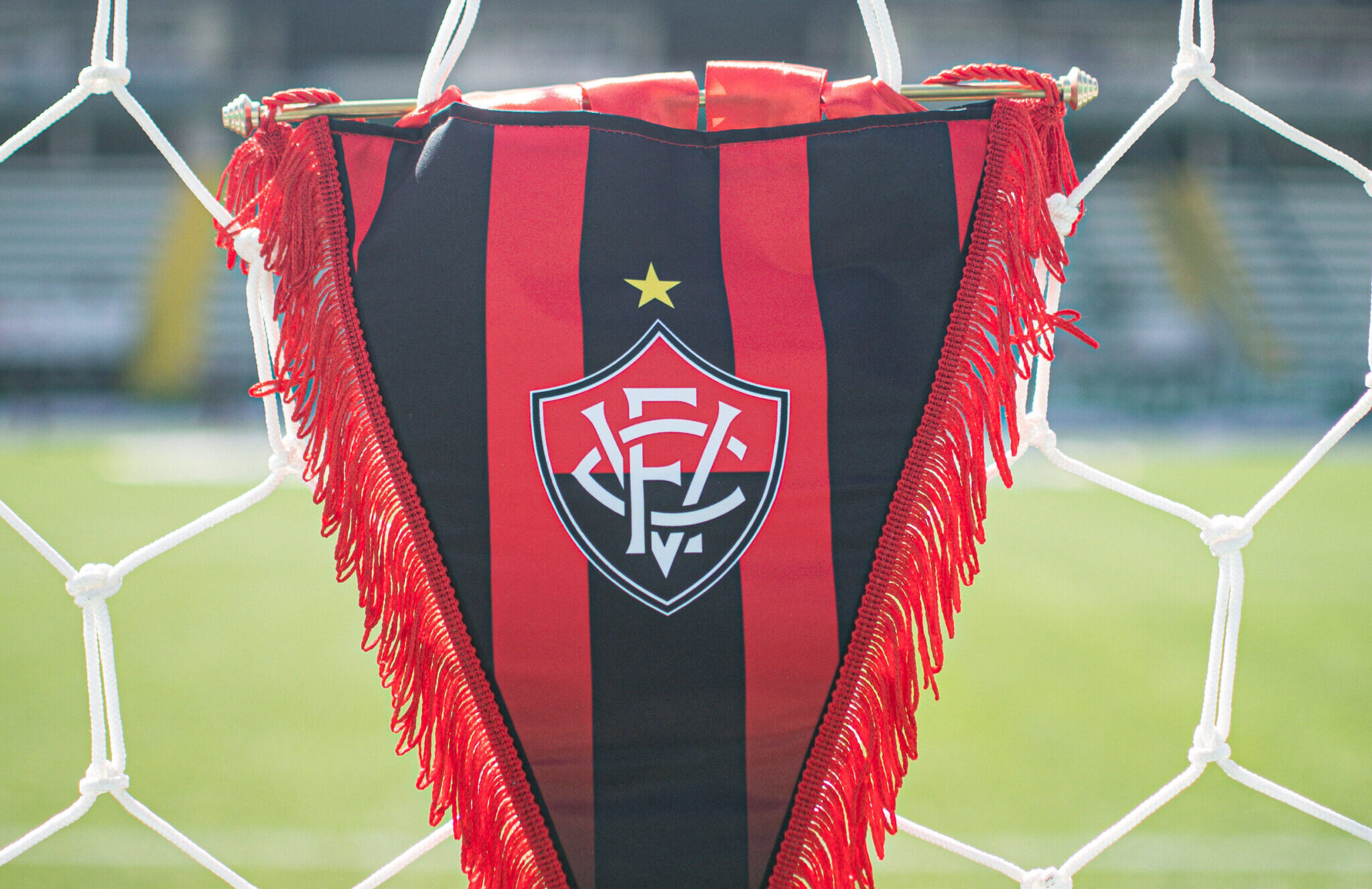 Veja as escalações de Athletico-PR e Vitória para duelo pelo Brasileirão