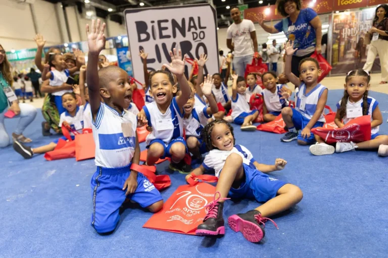 Bienal do Livro da Bahia leva 10 mil alunos de Salvador ao evento