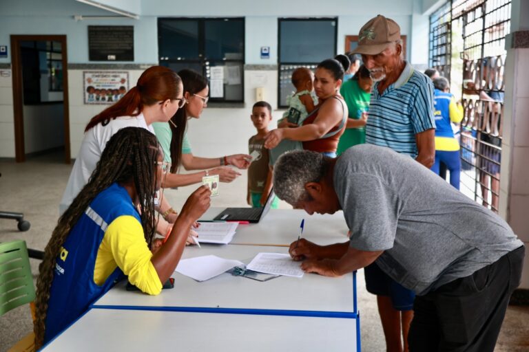 Prefeitura leva apoio emergencial a pescadores e marisqueiros de São…